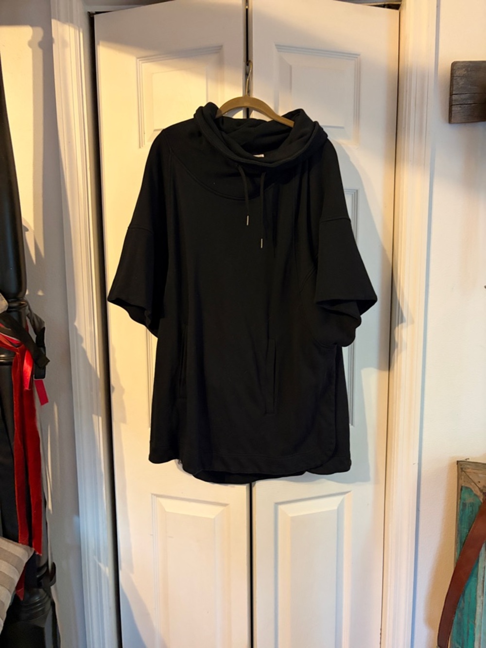 Women’s Black Funnel Neck Short-Sleeve Hoodie